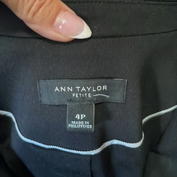 Ann Taylor Petites one button blazer Black Womens 4P Pockets Lined Classic Chic - Picture 3 of 10